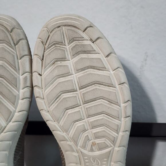 Skechers Arch Fit Flex Women's Casual Slip-On Shoes Sneakers Size 9.5 Taupe - Picture 7 of 9